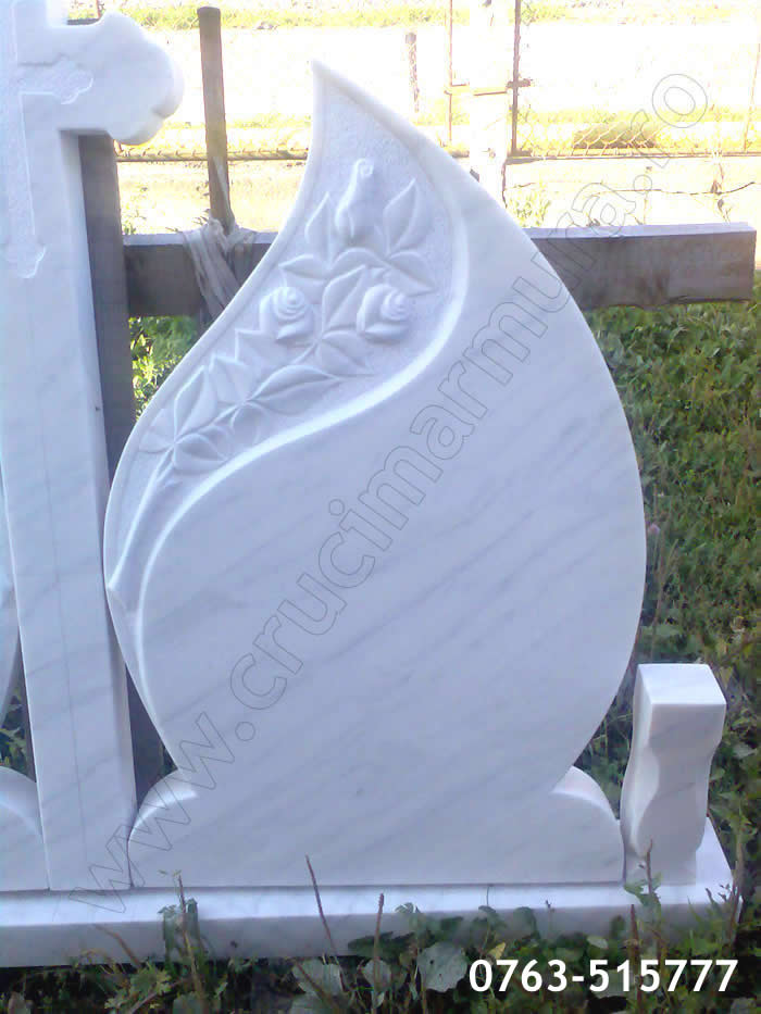 Cruce alba marmura cruce mare ornamente florale frunza monument funerar