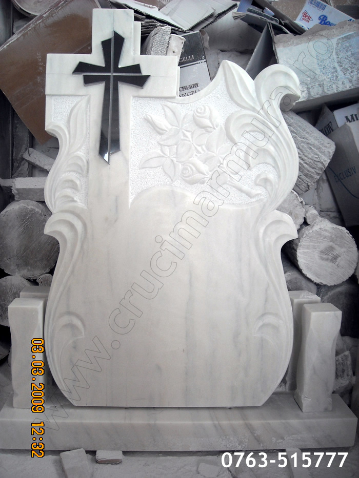 Cruce marmura neagra fond alb monument funerar